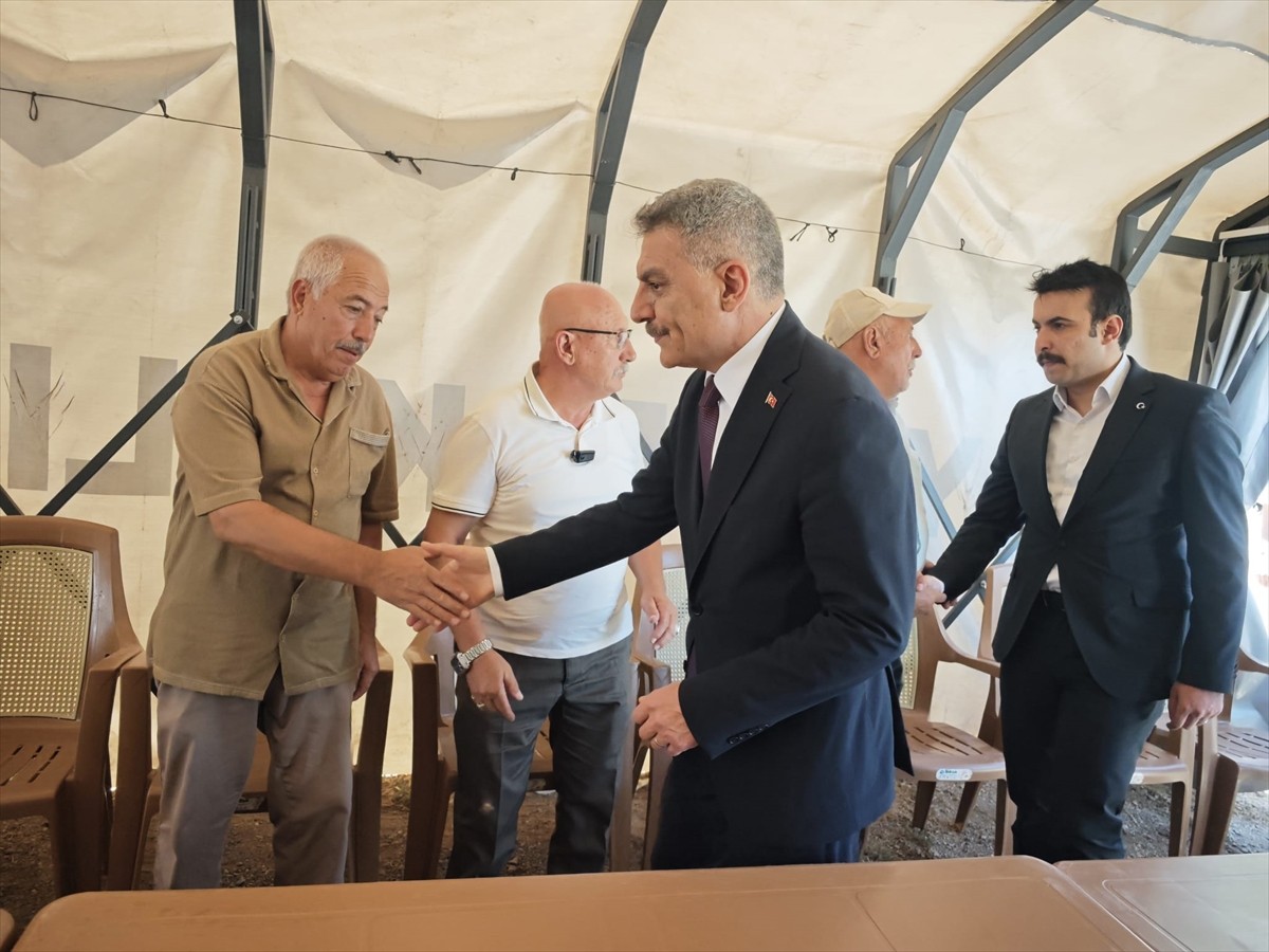 Yozgat'ın Yenifakılı Belediye Başkanı Musa Sarıaslan, makam aracının şarampole devrilmesi sonucu...