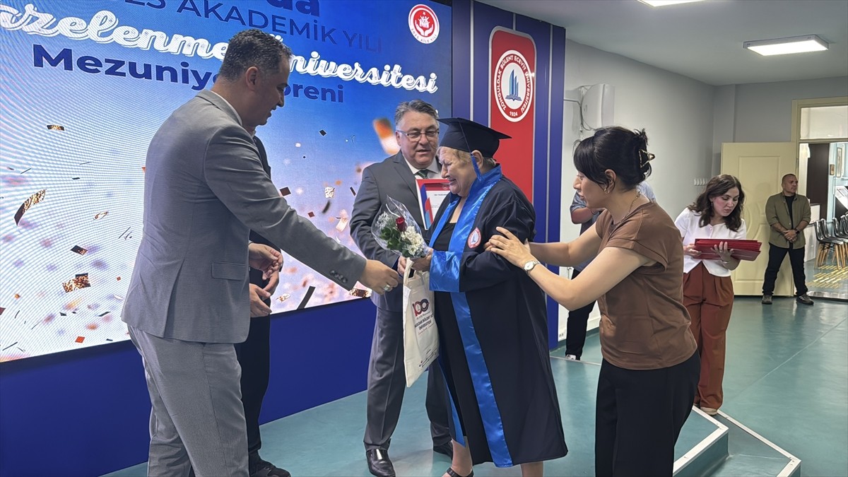 Zonguldak'ta 60 yaş üstü bireyler için hayata geçirilen "Tazelenme Üniversitesi", ilk mezunlarını...