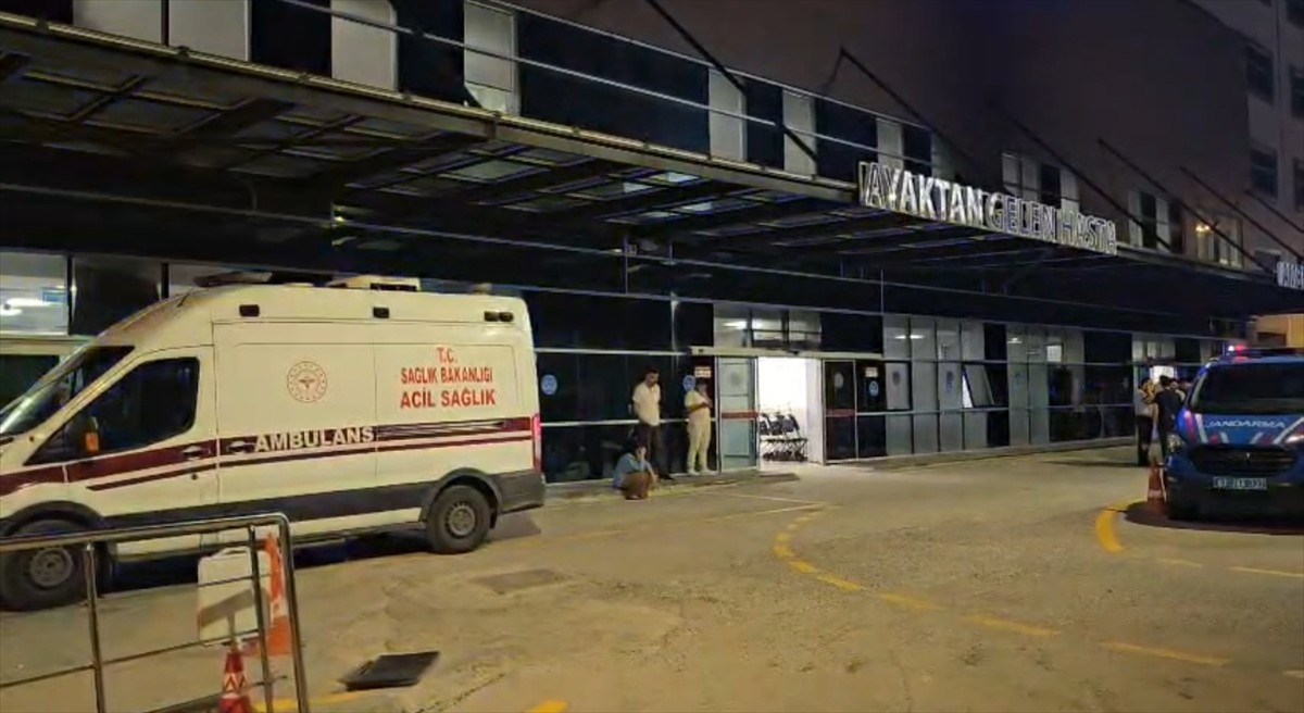 Zonguldak'ta çıkan bıçaklı kavgada 3 kişi hayatını kaybetti.
