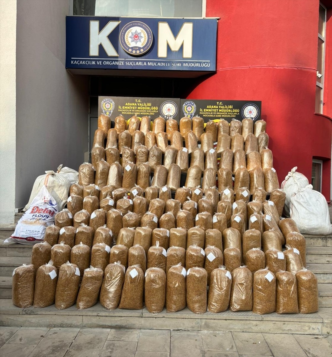 Adana'da 12 milyon 410 bin makaron (filtreli sigara kağıdı), 725 kilogram tütün ve 7 bin 690 paket...