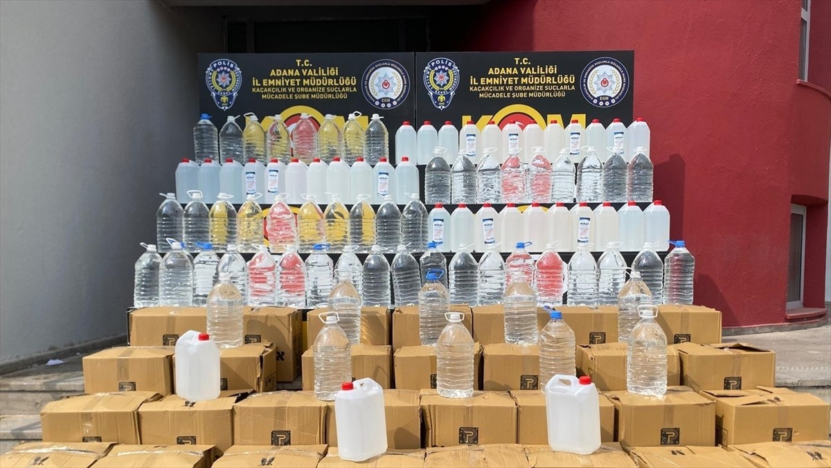 Adana'da 2 ton kaçak etil alkol ele geçirildi, 2 şüpheli gözaltına alındı.