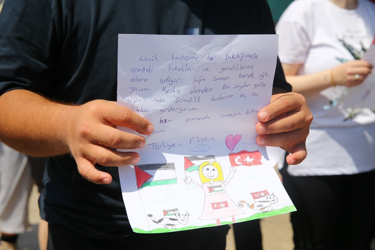 Adana'da Down sendromlu ve otizmli çocuklar, İsrail'in saldırılarının sürdüğü Gazze'deki akranları...