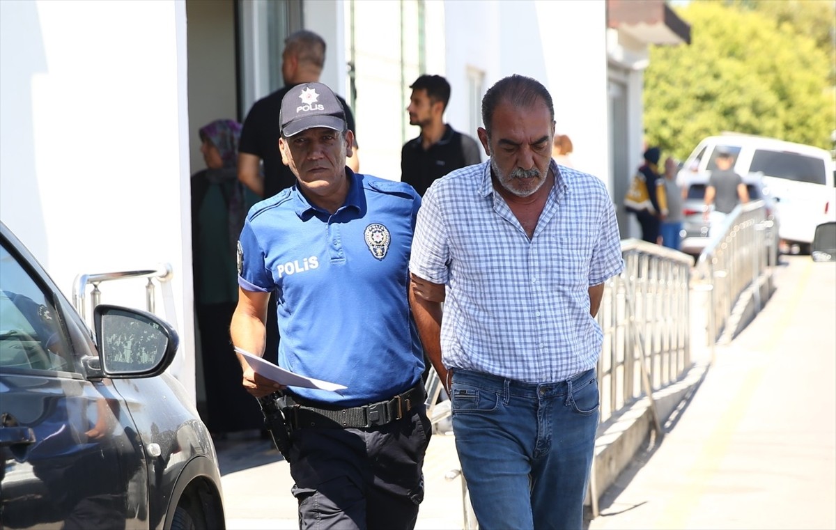 Adana'da motosiklet sürücüsünün hayatını kaybettiği kazaya yol açtığı iddia edilen taksici...