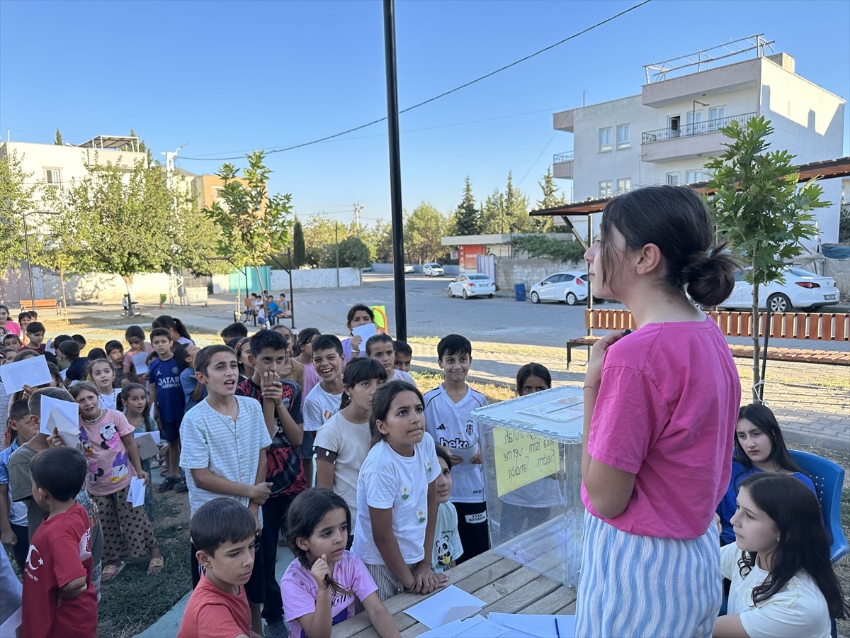 Adıyaman'ın Kahta ilçesinde yapılan parkın adını, çocuklar kurulan sandıkta kullandıkları oylarla...