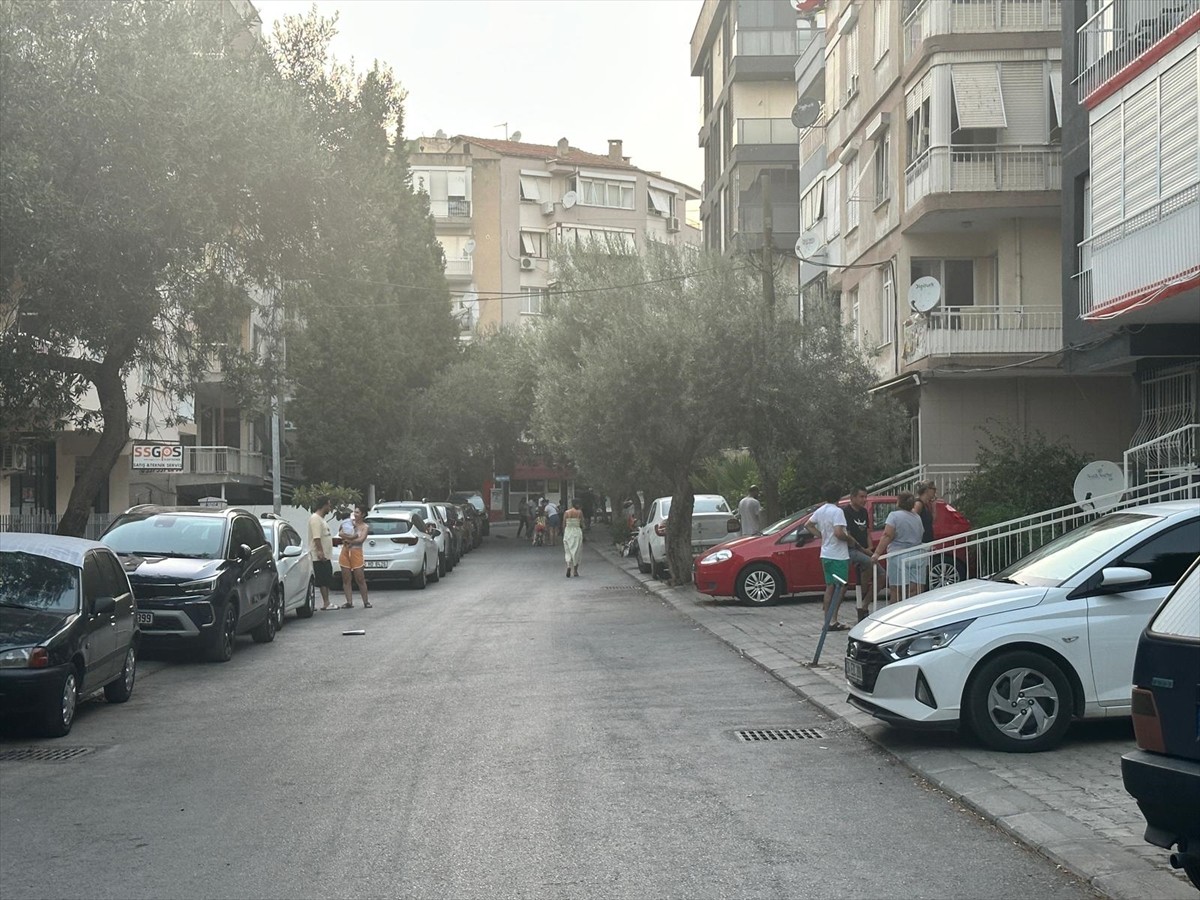 AFAD, saat 19.53'te merkez üssü Balıkesir'in Sındırgı ilçesi olan 6,1 büyüklüğünde deprem meydana...