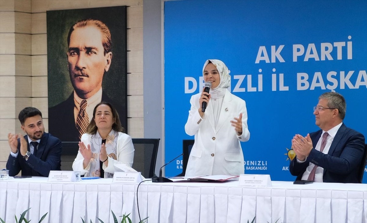 Aile ve Sosyal Hizmetler Bakanı Mahinur Özdemir Göktaş, Denizli'deki temasları kapsamında AK Parti...