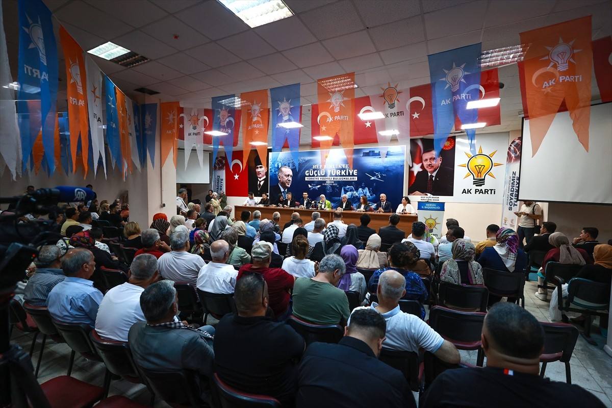 AK Parti Genel Başkan Yardımcısı Belgin Uygur, "Türkiye Yüzyılı Buluşmaları" kapsamında partisinin...