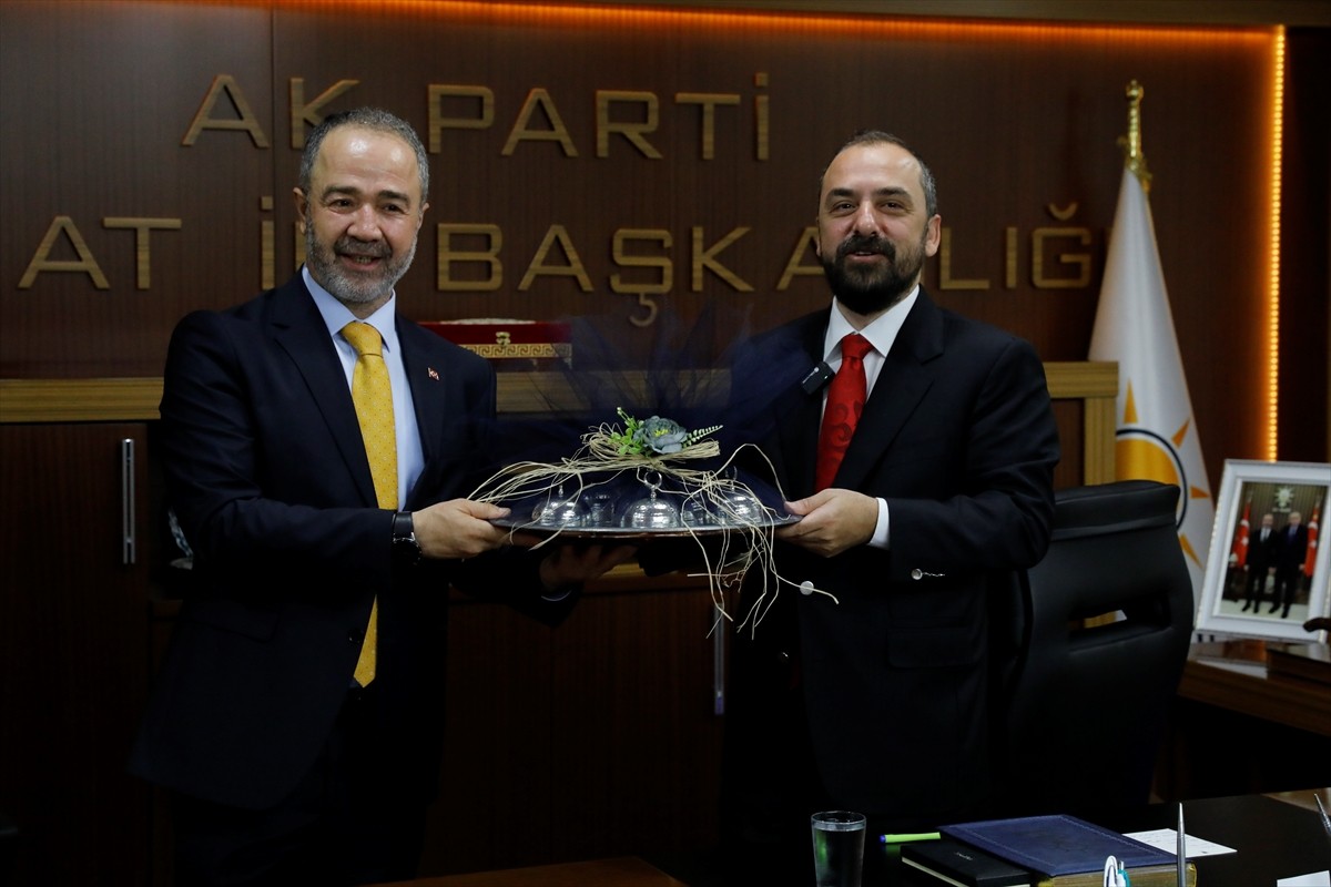 AK Parti Genel Başkan Yardımcısı Faruk Acar (sağda), AK Parti'nin "Türkiye Yüzyılı" buluşmaları...