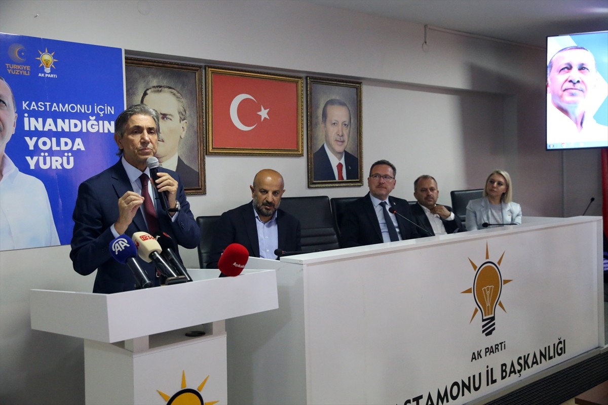 AK Parti Genel Başkan Yardımcısı Mustafa Demir, AK Parti Kastamonu İl Başkanlığında düzenlediği...