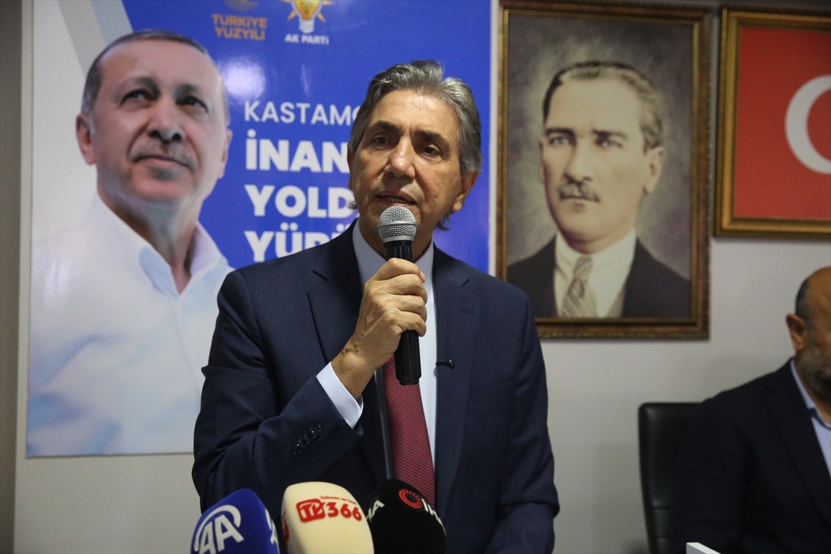 AK Parti Genel Başkan Yardımcısı Mustafa Demir, AK Parti Kastamonu İl Başkanlığında düzenlediği...