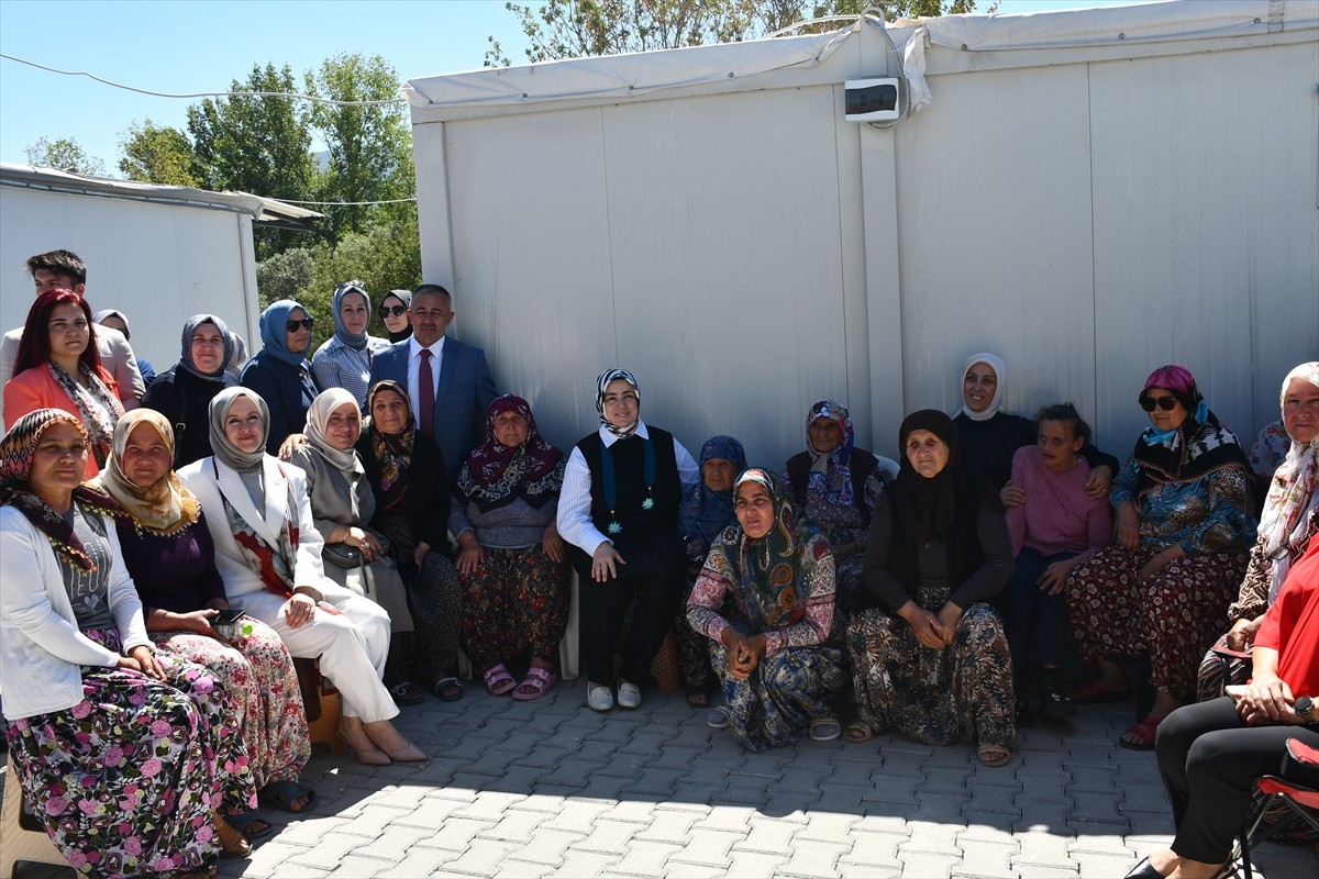 AK Parti Genel Merkez Kadın Kolları Başkanı Tuğba Işık Ercan, Osmaneli ve Gölpazarı ilçelerine...