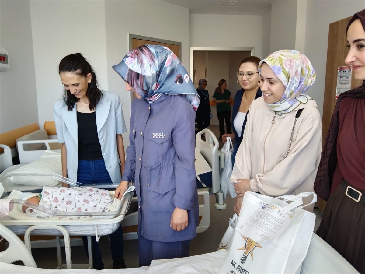 AK Parti kadın kolları teşkilatları, Dünya Emzirme Haftası kapsamında 81 ilde eş zamanlı olarak...