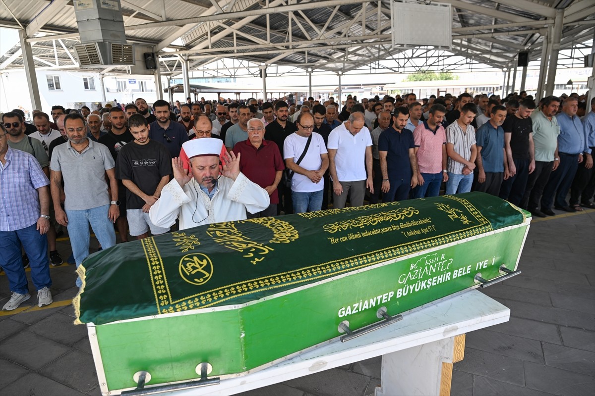 Aksaray'da düzenlenen "2025 Yamaç Paraşütü Dünya Kupası"nda uçuş sırasında geçirdiği kazada...