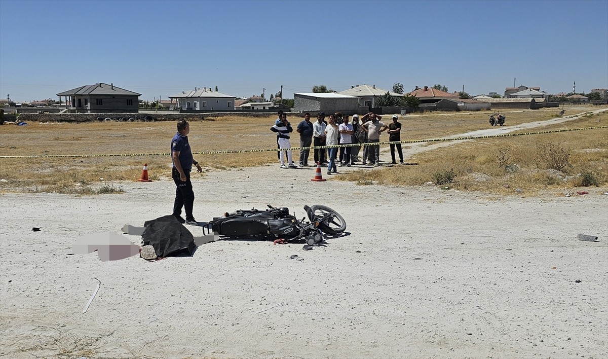 Aksaray'ın Sultanhanı ilçesinde tırla çarpışan motosikletin sürücüsü hayatını kaybetti.