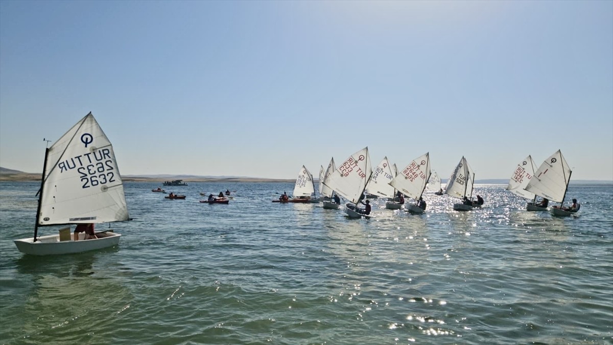 Anadolu Yelken Ligi Optimist Yarışları, "İç Anadolu'nun denizi" diye tabir edilen Kırşehir'deki...