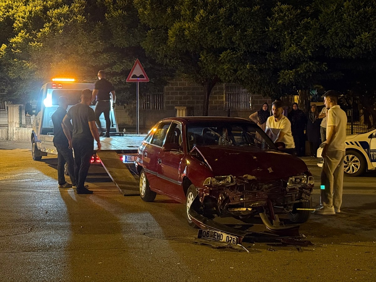Ankara'nın Çubuk ilçesinde otomobille çarpışan motosikletteki 1 kişi hayatını kaybetti, 1 kişi...