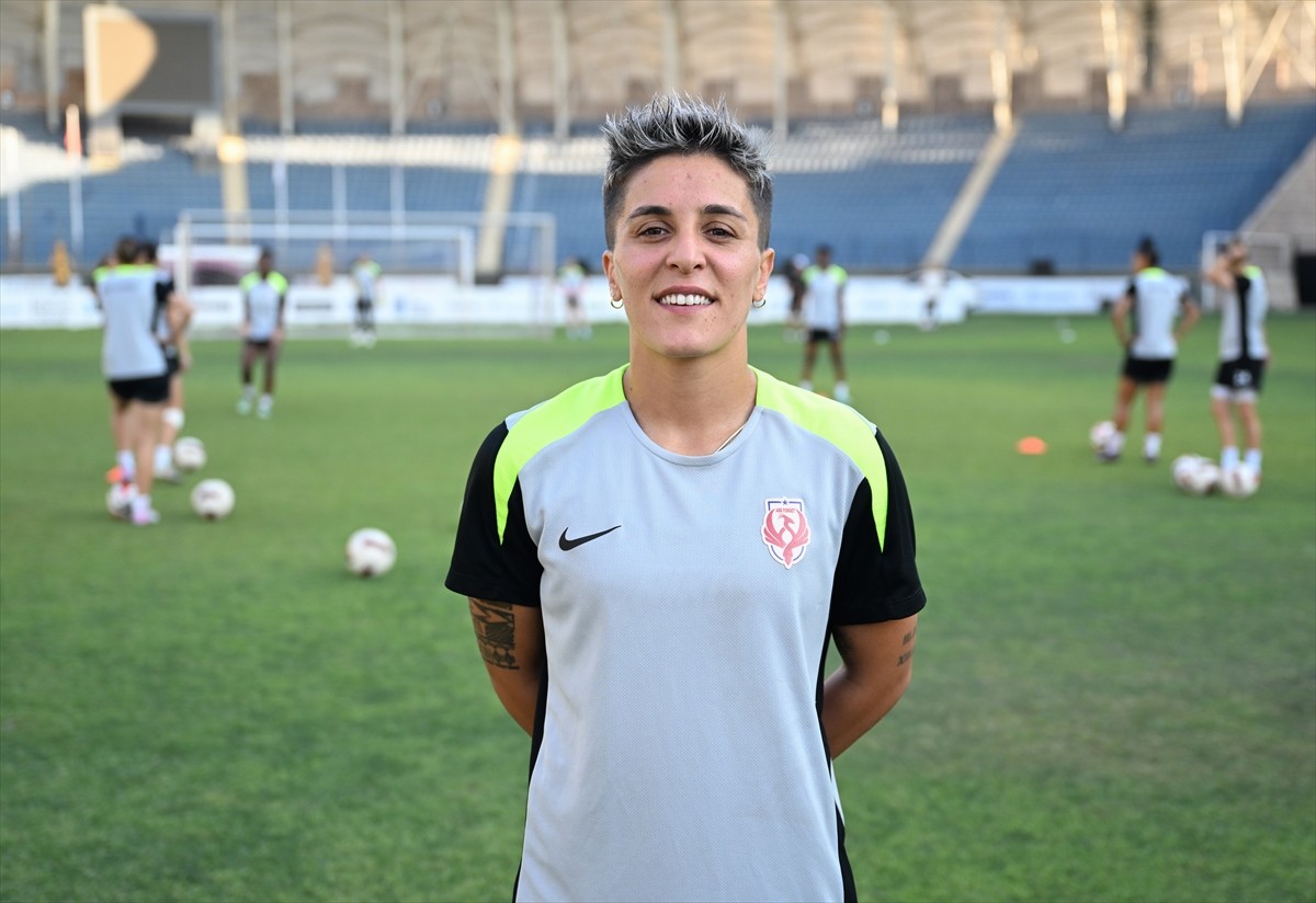 Ankara Büyükşehir Belediyesi (ABB) FOMGET Kadın Futbol Takımı'nın teknik direktörü Hasan Vural...