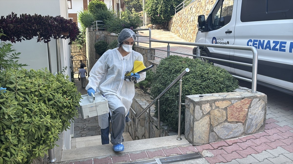 Antalya'nın Alanya ilçesinde 71 yaşındaki yerleşik yabancı, evinde ölü bulundu. Sağlık ekiplerinin...