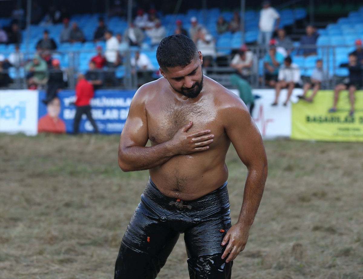 Antalya'nın Alanya ilçesinde düzenlenen 19. Geleneksel Gökbel Yaylası Yağlı Güreşleri'nde 45'i...