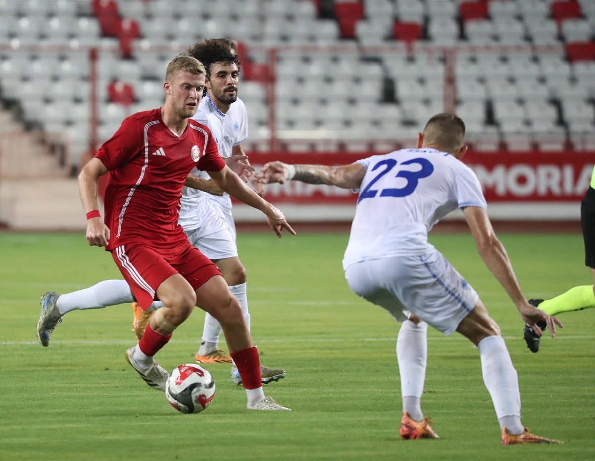 Antalyaspor, hazırlık maçında Kuzey Makedonya'nın Shkupi ekibiyle Corendon Airlines Park Antalya...