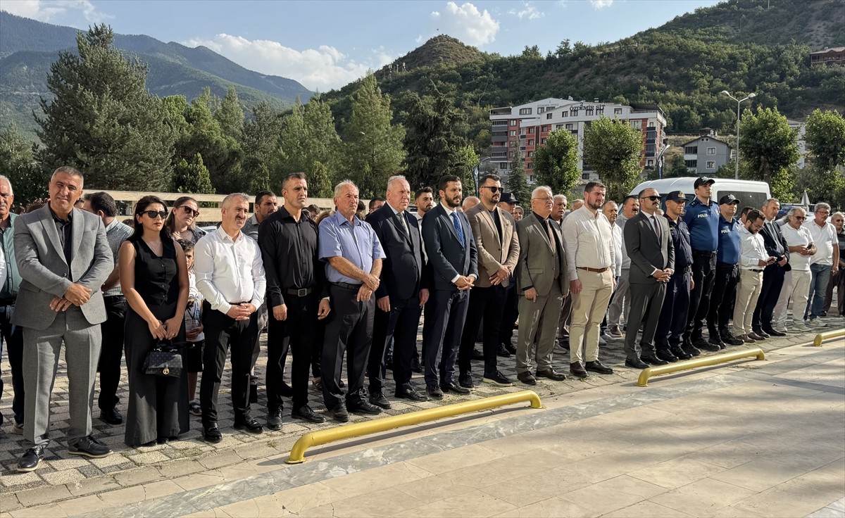 Artvin'de bu yıl dördüncüsü gerçekleştirilen "Ardanuç Kültür Sanat Festivali" kortej yürüyüşüyle...