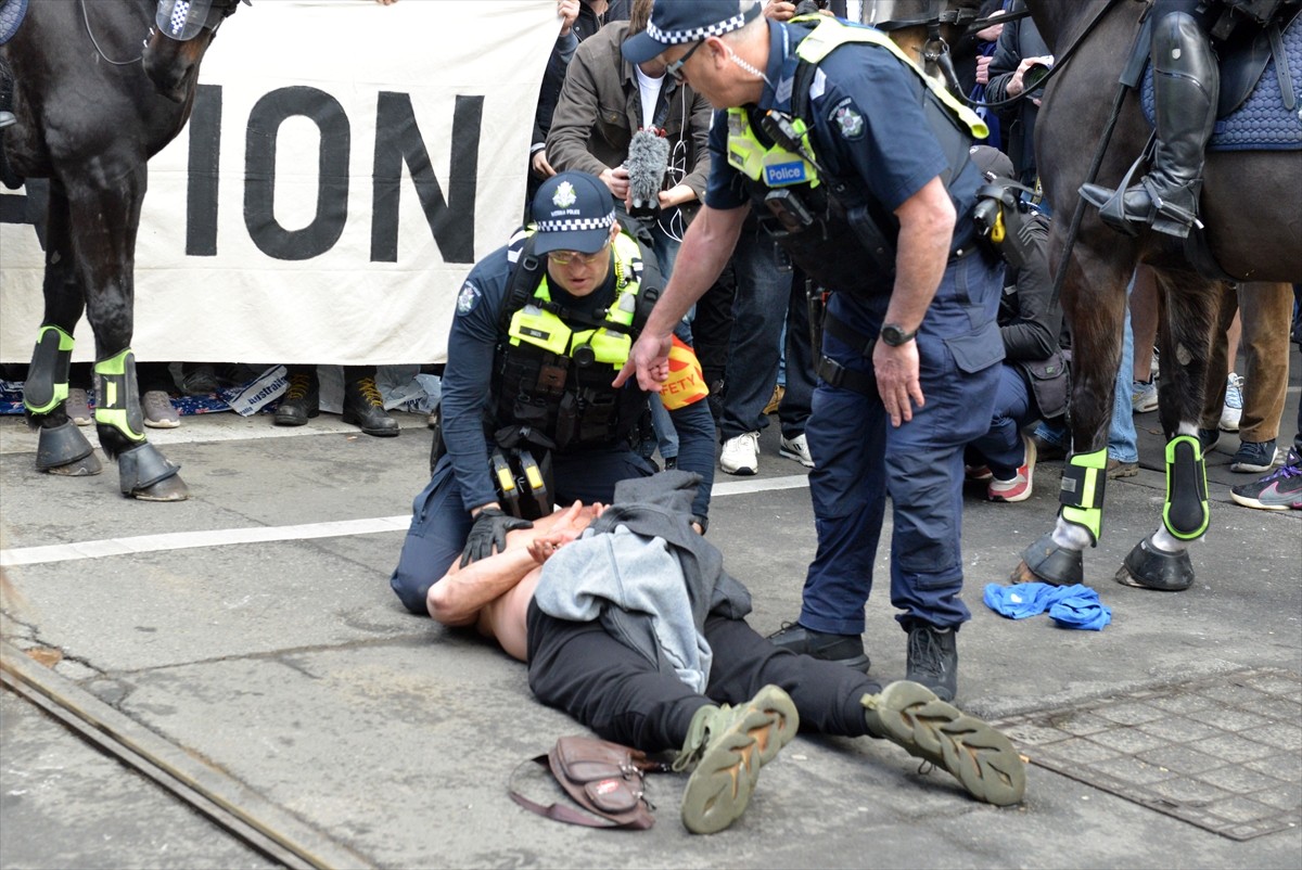 Avustralya'nın göçmen alımını durdurmasını isteyen aşırı sağcı gruplar, çeşitli kentlerde...