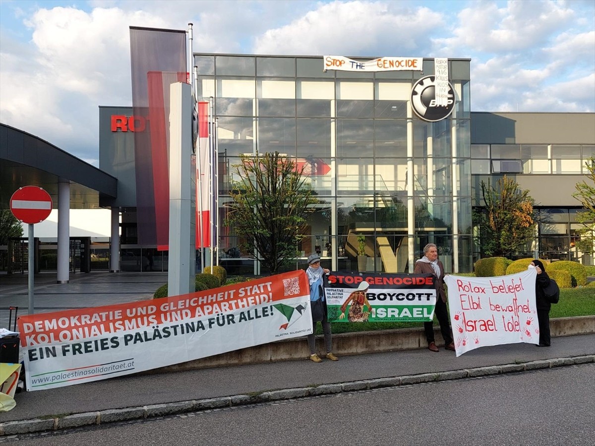 Avusturya'da Filistin destekçisi grup, motor üreticisi BRP Rotax şirketinin Wels kentindeki...