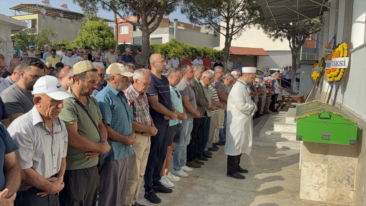 Aydın'ın Kuşadası ilçesinde, tartıştığı kişi tarafından bıçaklanan taksici hayatını kaybetti....