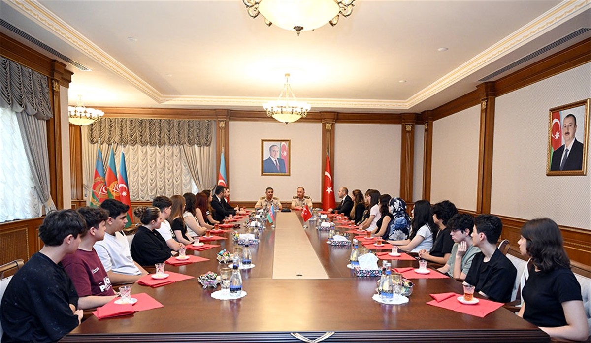 Azerbaycan Savunma Bakanı Zakir Hasanov, Azerbaycan devletinin şehit aileleri ve gazilerin...