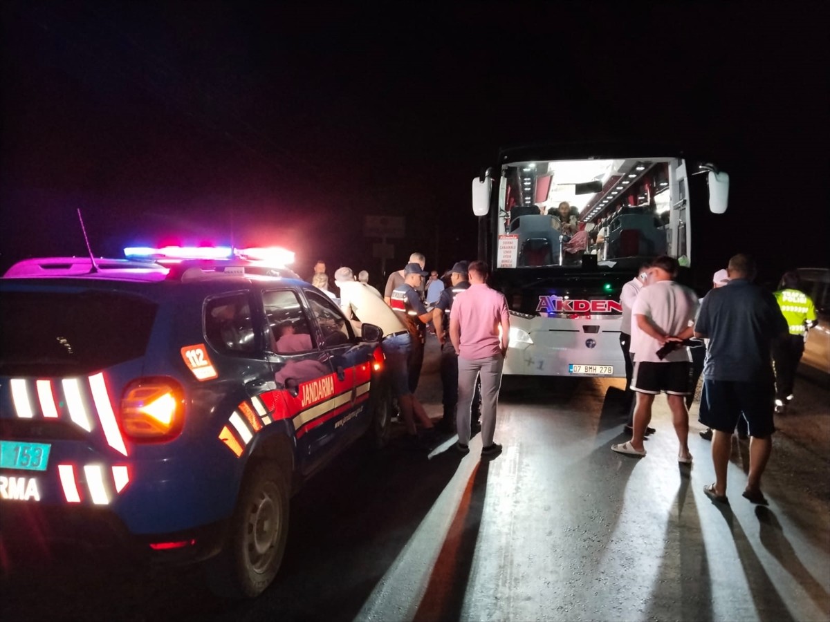Balıkesir'in Ayvalık ilçesinde, zincirleme trafik kazasında 1 kişi öldü, 3 kişi yaralandı.