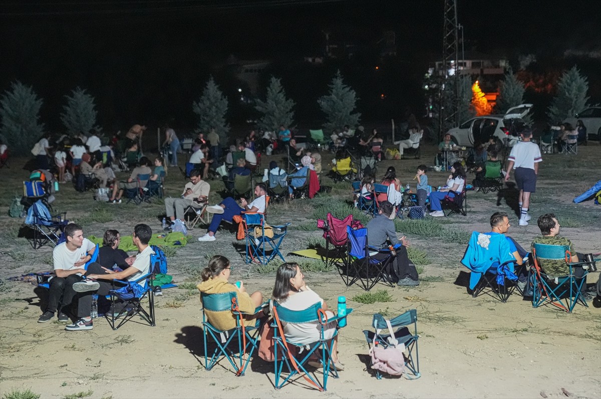 Başkentte gökyüzü meraklıları, yılın en etkileyici doğa olaylarından biri olarak gösterilen...