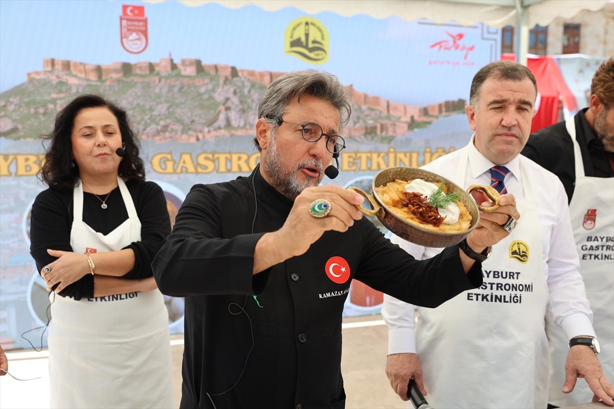 Bayburt'ta düzenlenen "1. Gastronomi Etkinliği"nde kente özgü lezzetler tanıtıldı. Etkinliğe...