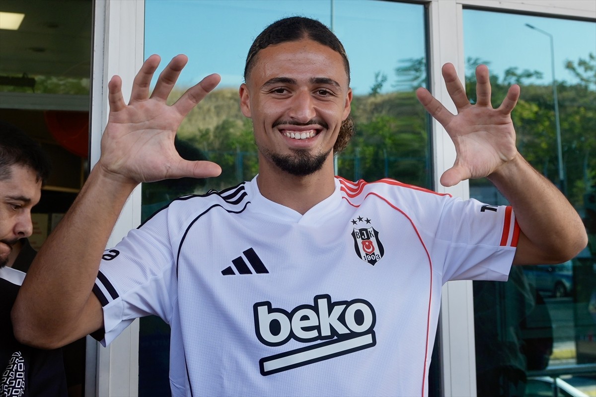 Beşiktaş'ın transfer görüşmelerine başladığını açıkladığı 19 yaşındaki sağ bek Taylan Bulut...