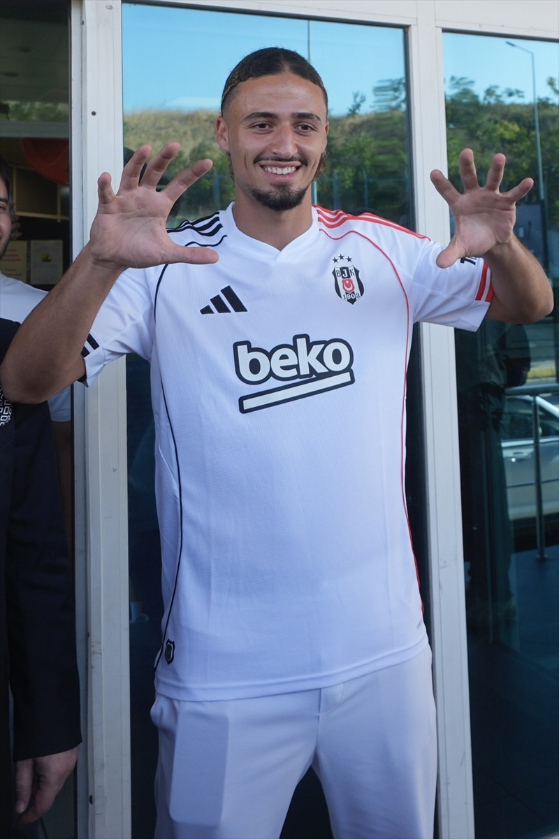 Beşiktaş'ın transfer görüşmelerine başladığını açıkladığı 19 yaşındaki sağ bek Taylan Bulut...