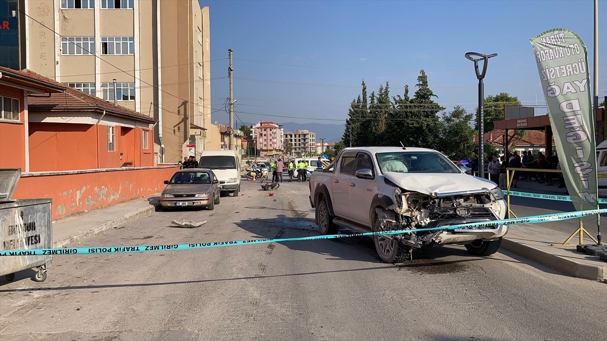 Burdur'da pikapla motosikletin çarpışması sonucu 1 kişi hayatını kaybetti, 1 kişi yaralandı. İhbar...