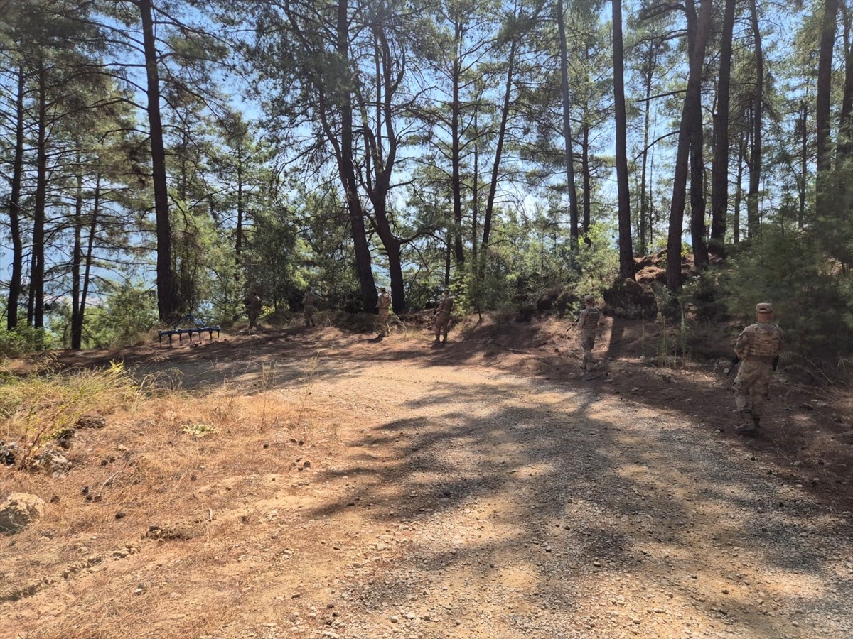 Burdur İl Jandarma Komutanlığınca, orman yangınlarının azaltılması, vatandaşların yangınlara karşı...