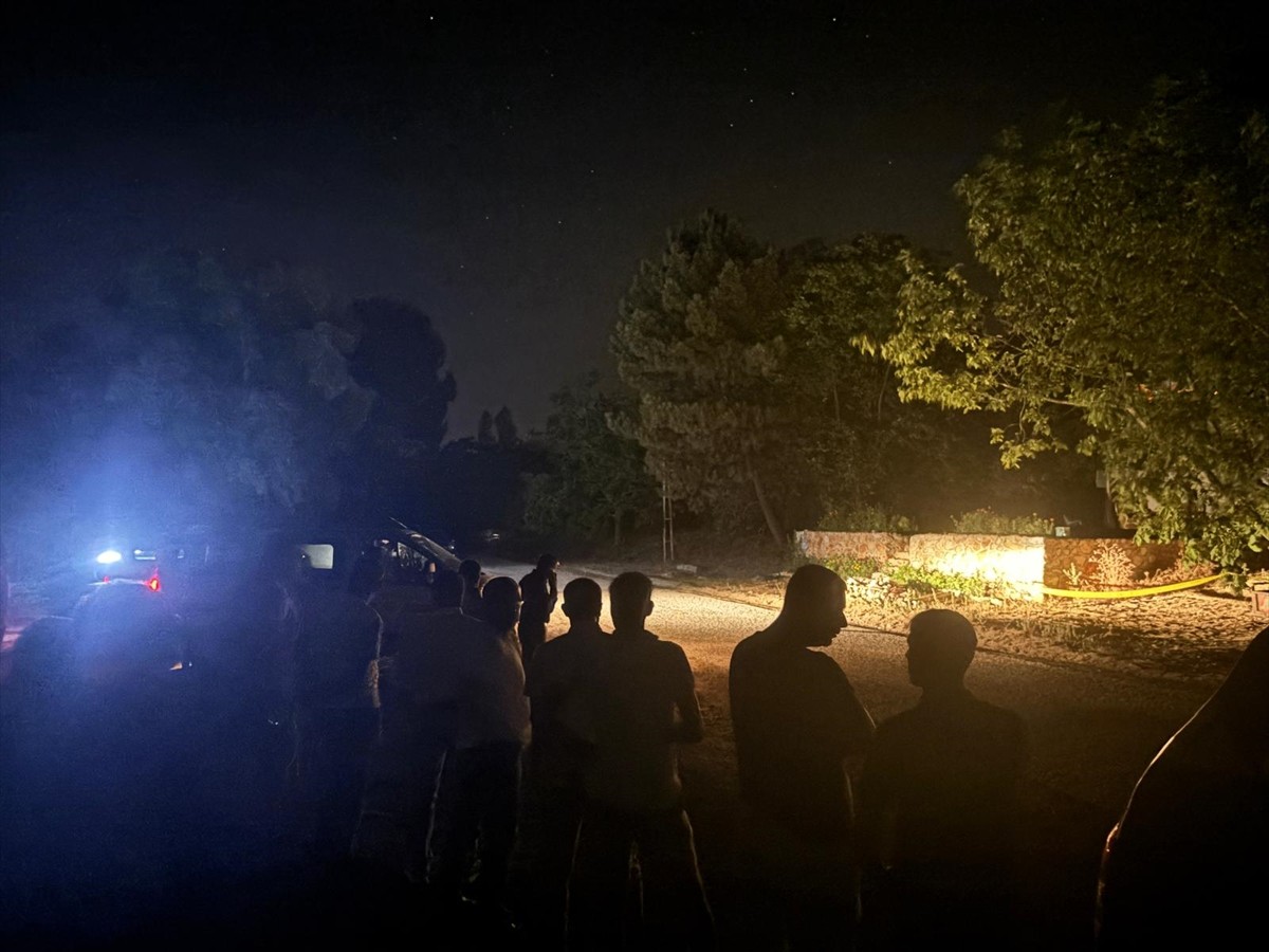 Bursa'nın Orhangazi ilçesinde amcasının oğlu tarafından tüfekle vurulan kişi hayatını...