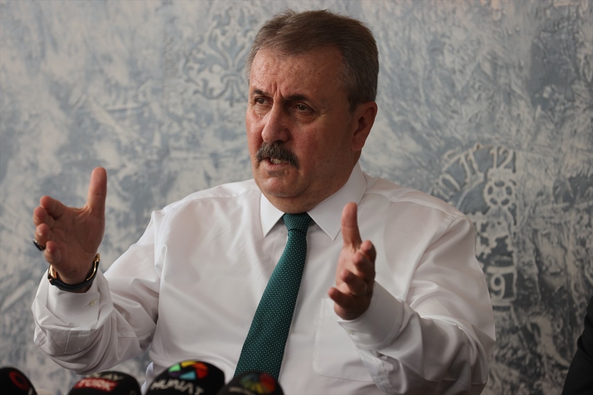 Büyük Birlik Partisi (BBP) Genel Başkanı Mustafa Destici (ortada), çeşitli temaslarda bulunmak...