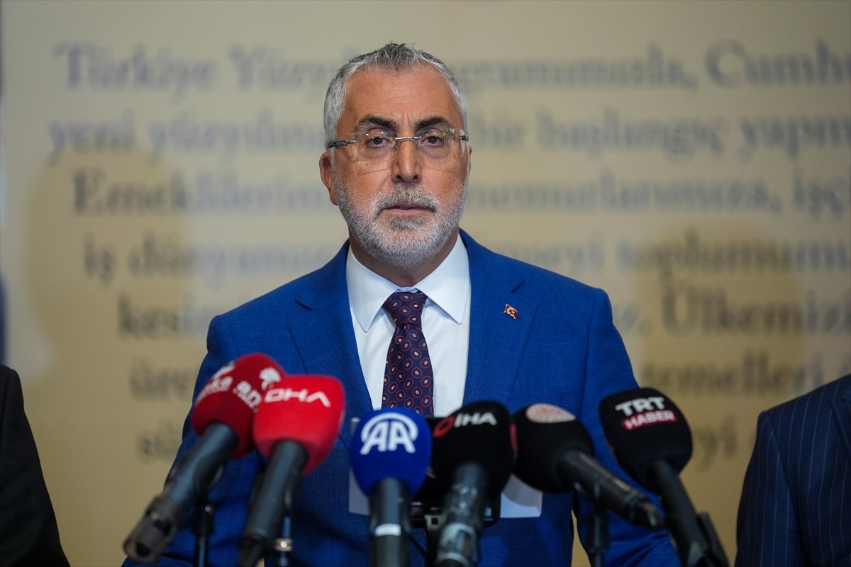 Çalışma ve Sosyal Güvenlik Bakanı Vedat Işıkhan, Bakanlığın ev sahipliğinde yürütülen 8. Dönem...