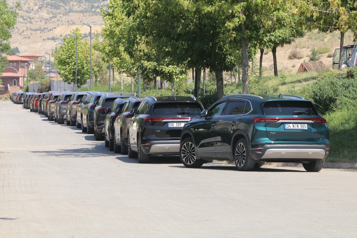  Çankırı Belediyesi ve TOGG Team Türkiye işbirliğiyle Çankırı'da, Türkiye'nin en uzun Togg konvoyu...