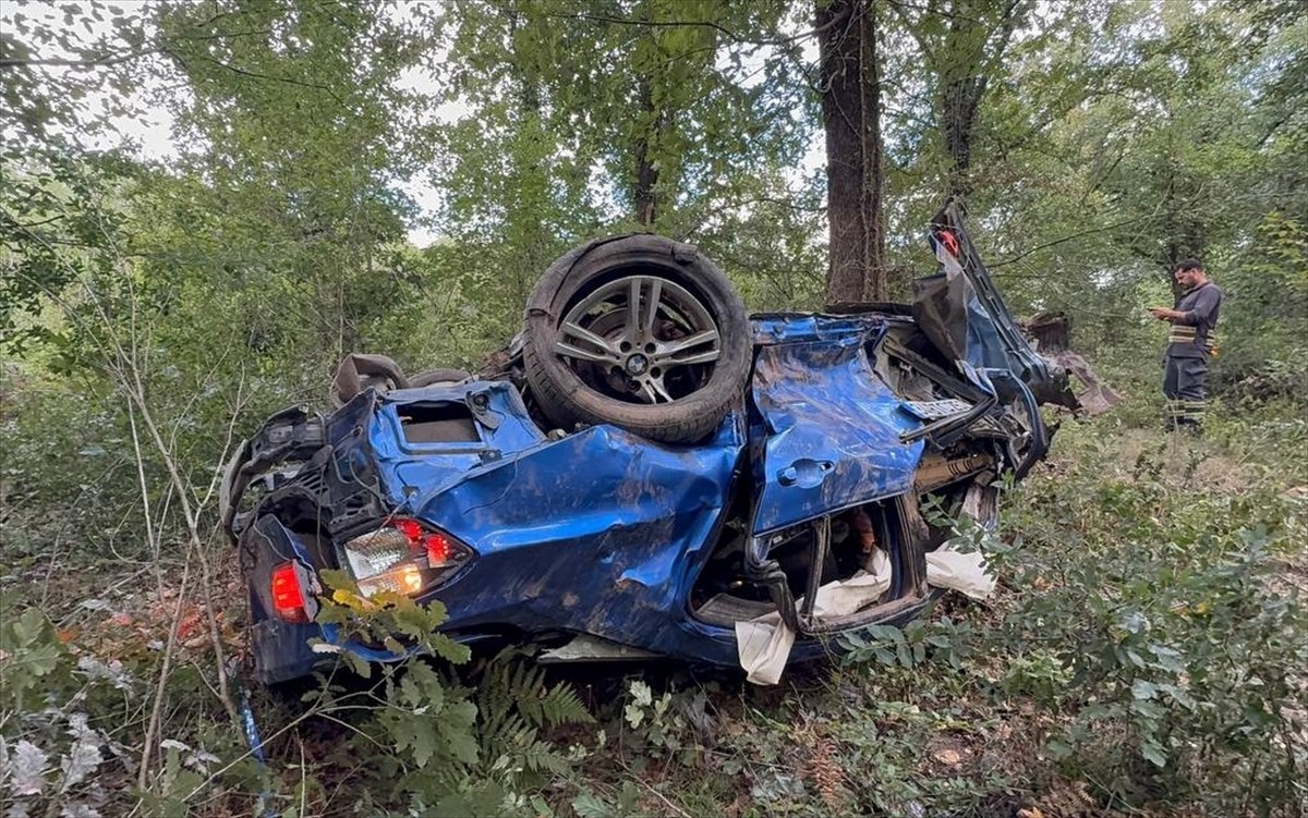 Çekmeköy'de şarampole devrilen otomobildeki öğretmen hayatını kaybetti.