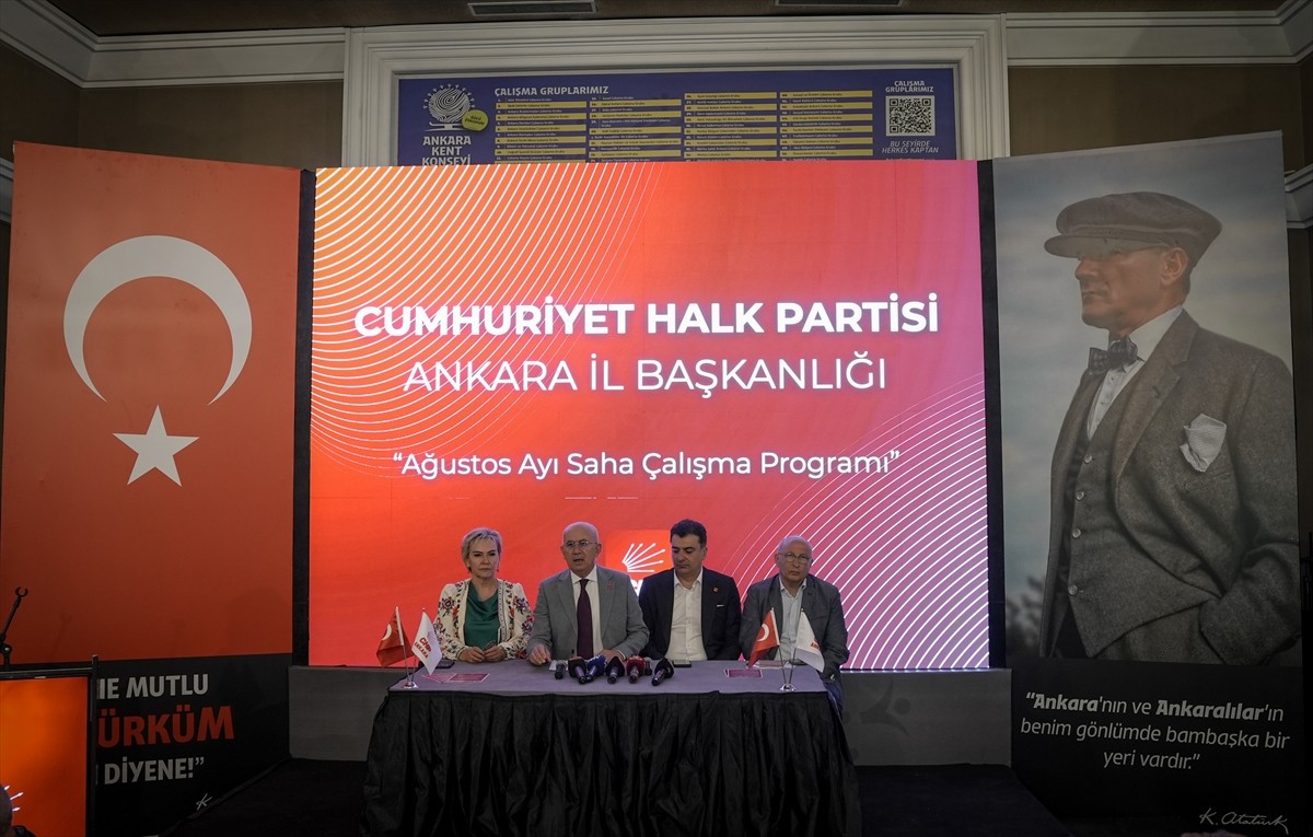 CHP'nin Ağustos Ayı Saha Çalışma Programı'na ilişkin Ankara Kent Konseyi'nde düzenlenen...