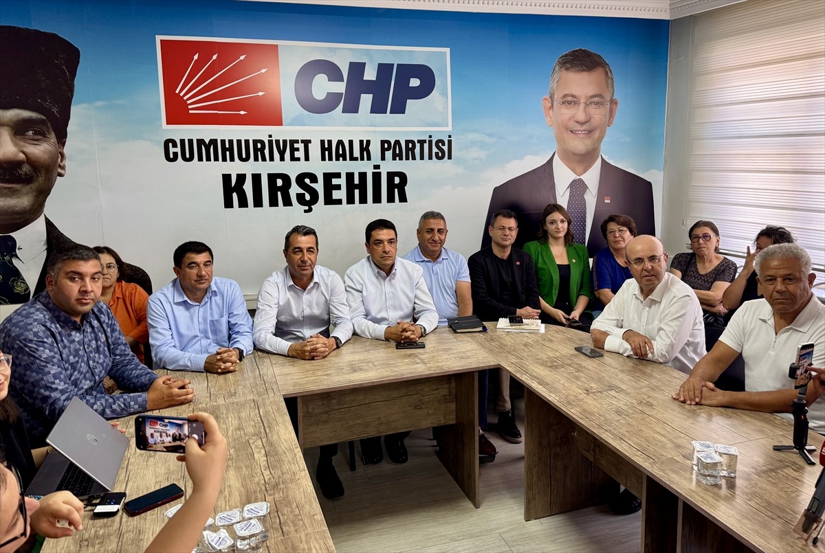 CHP Genel Başkan Yardımcısı Erhan Adem (solda), Genel Başkan Özgür Özel'in katılımıyla yarın...