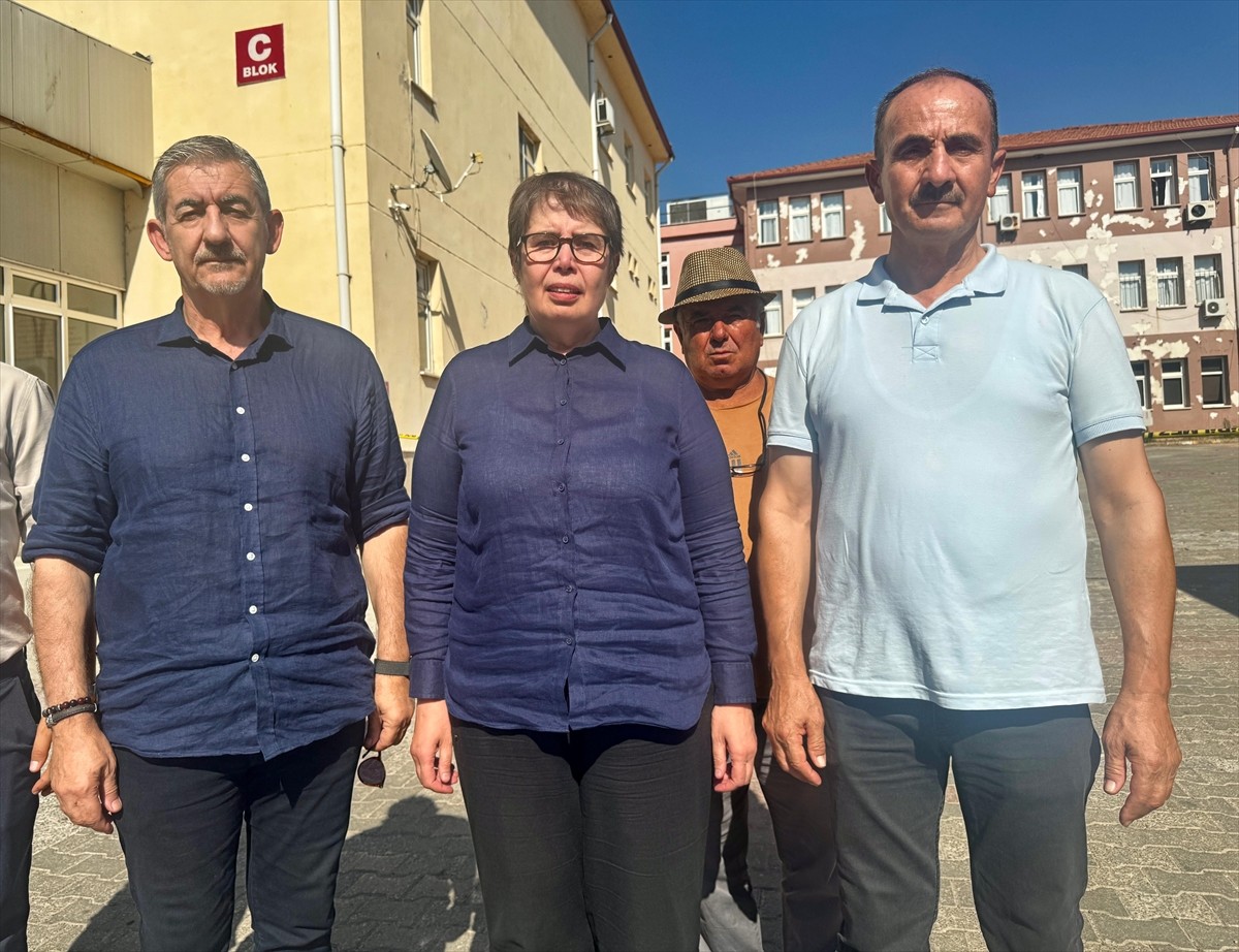 CHP Genel Başkan Yardımcısı Zeliha Aksaz Şahbaz (ortada), Balıkesir'in Sındırgı ilçesinde meydana...