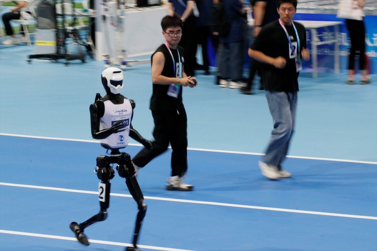 Çin'de insansı robotların çeşitli spor, performans ve uygulama alanlarında yarıştığı, dünyanın ilk...