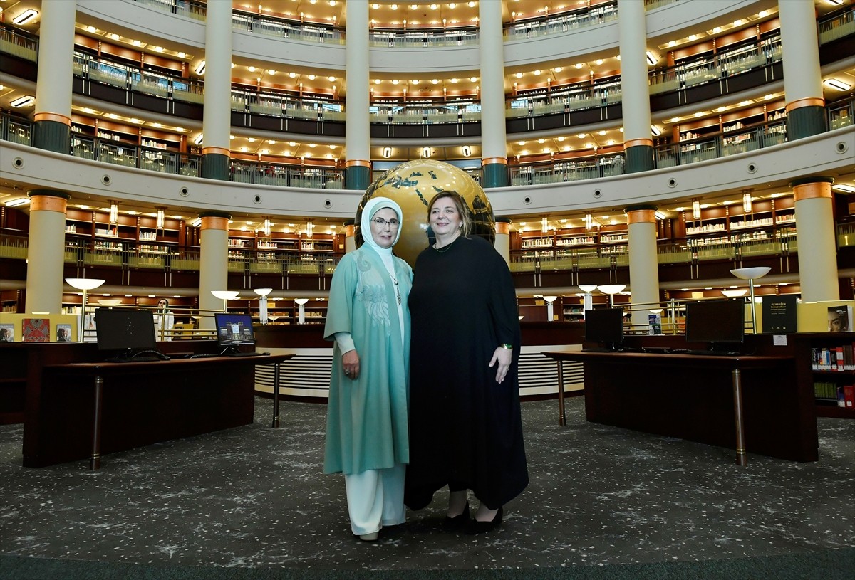 Cumhurbaşkanı Recep Tayyip Erdoğan'ın eşi Emine Erdoğan, Cumhurbaşkanlığı Külliyesi'nde yer alan...