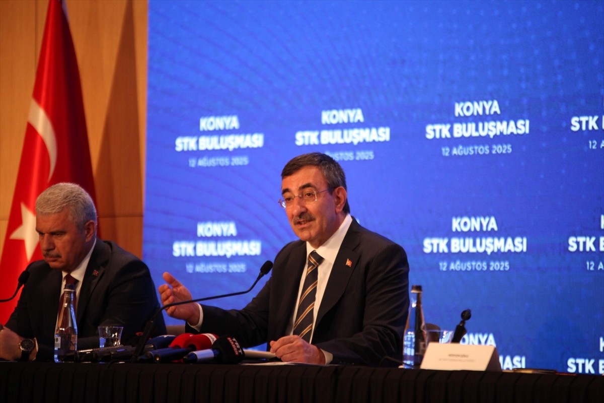 Cumhurbaşkanı Yardımcısı Cevdet Yılmaz,(sağda), Konya ziyareti kapsamında, Taş Bina Kültür Sanat...