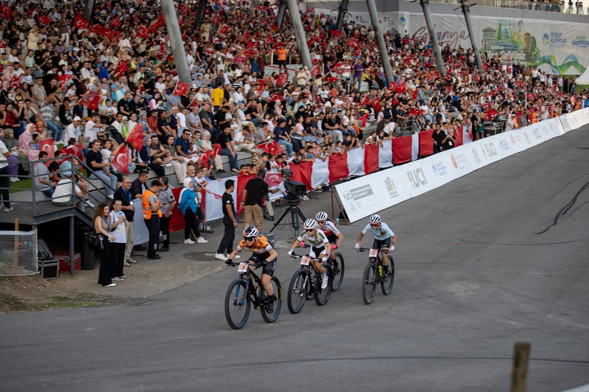 Dağ Bisikleti MTB Eliminator Dünya Kupası, Sakarya Ayçiçeği Bisiklet Vadisi'nde düzenlendi....