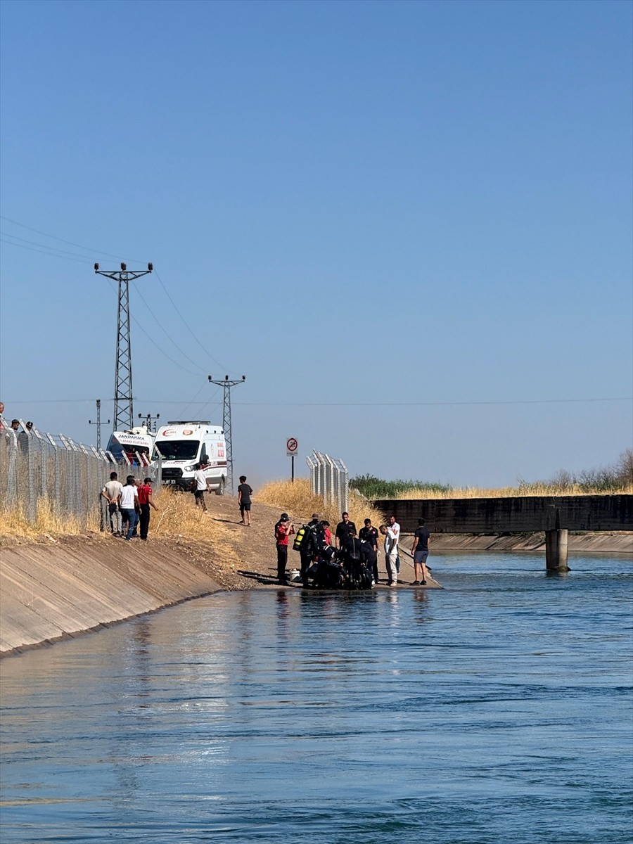 Diyarbakır'ın merkez Yenişehir ilçesinde sulama kanalına giren çocuk boğuldu.