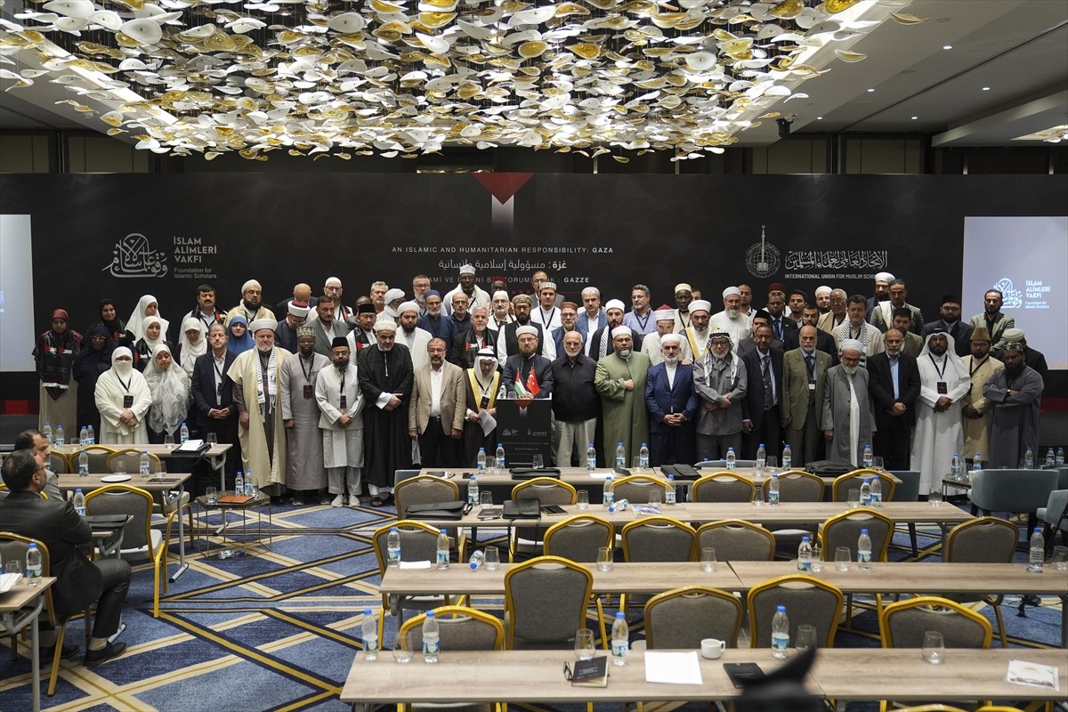 Dünya Müslüman Alimler Birliği ve Türkiye'deki İslam Alimleri Vakfı işbirliğinde düzenlenen, 50...